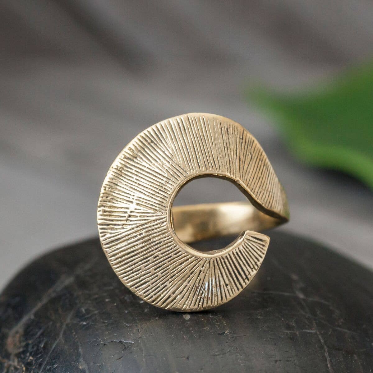 BR019 Open Etched Curl Brass Ring