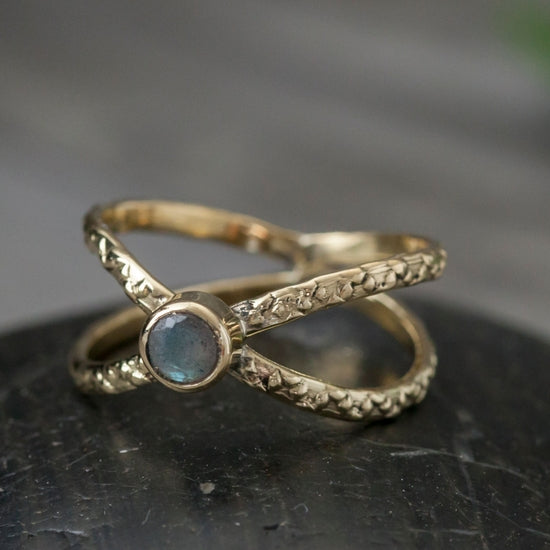 BR088| Small Crossbar Labradorite Ring