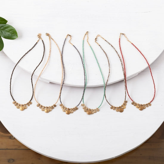BBN081| Short Beaded Necklace w/ Graduated Circle Charms