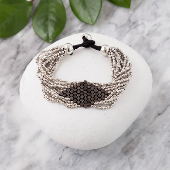 BBB009| Silver Tone Beaded Bracelet w/ Dark Diamond Design