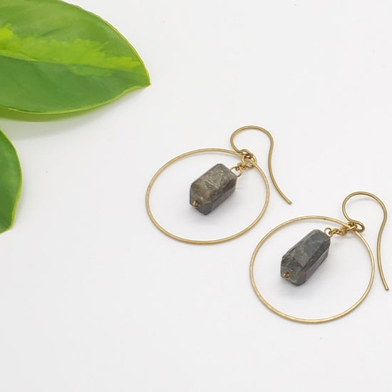 BSE042-LB| Brass Hoop Earring w/ Rough Cut Labradorite