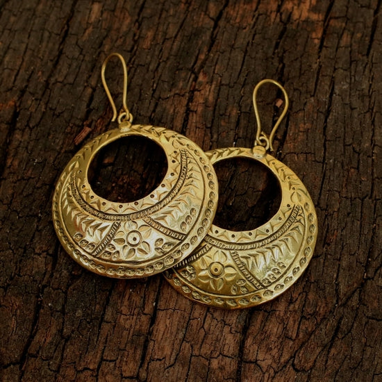 Baizaar | Brass Etched Crescent Moon Earrings