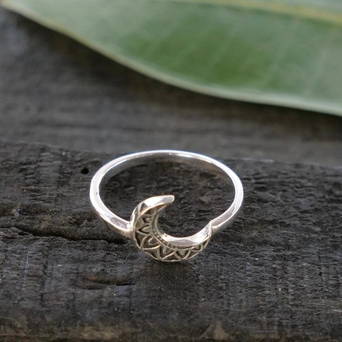 SR084| Sterling Silver Decorated Moon Ring