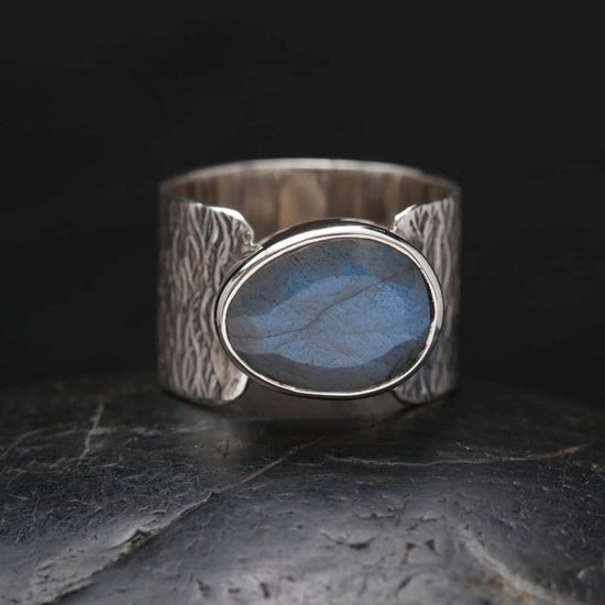 Sterling Silver Hammered Ring w/ Cut Labradorite