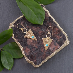 Double brass triangle drop earrings - BE093