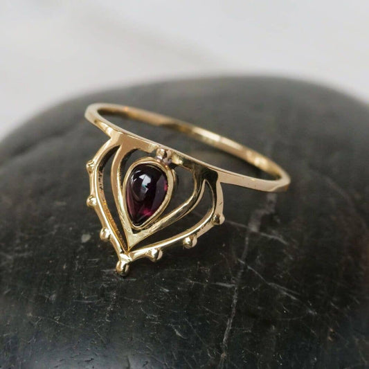 BR106 Brass Pointed Crown Ring w/ Stone