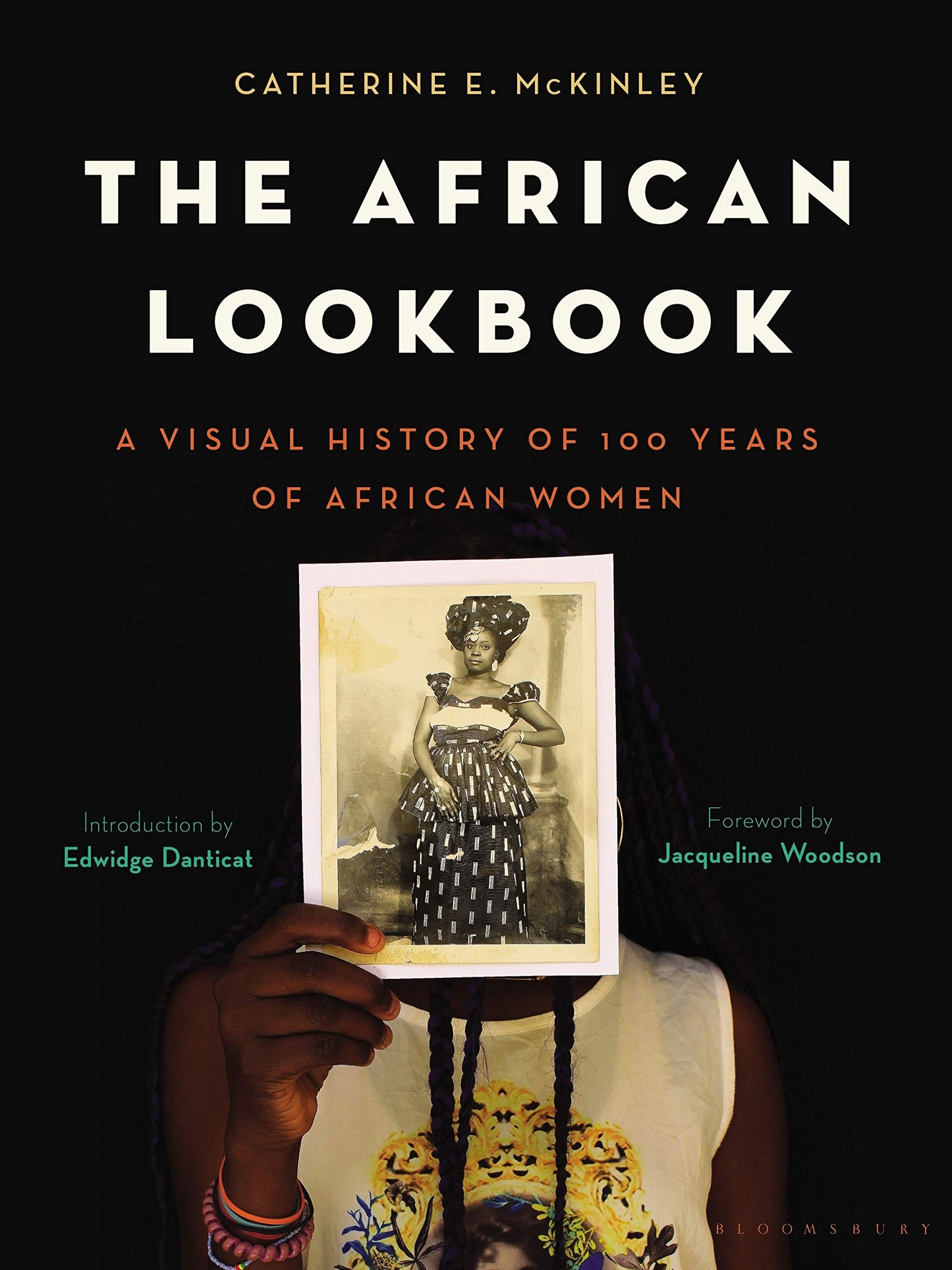 The African Lookbook: A Visual History of 100 Years of African Women (Hardcover)